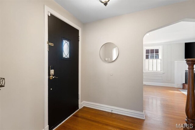 7487 Shaftesbury Ave, University City, MO 63130 - entryway with wood finished floors and baseboards