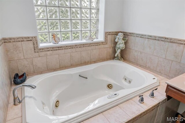 3033 Oakvale Rd, De Soto, MO 63020 - bathroom with a tub with jets