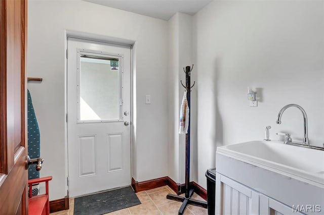 3033 Oakvale Rd, De Soto, MO 63020 - foyer with baseboards