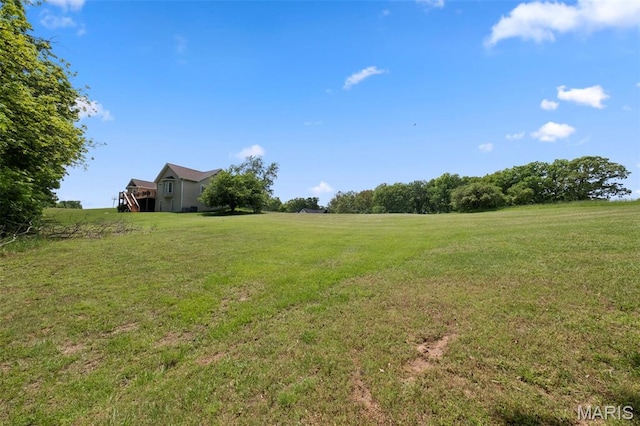 view of green lawn featuring a view of rural / pastoral area