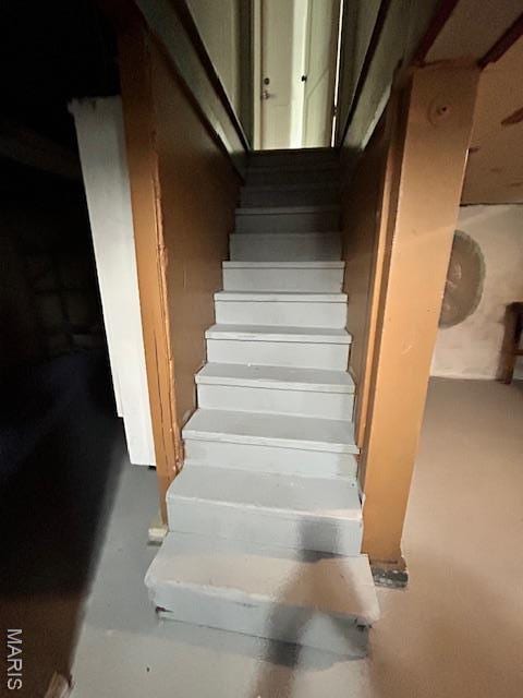 stairway featuring concrete floors