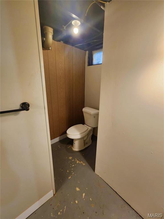 1437 Farmview Ave, Saint Louis, MO 63138 - bathroom featuring unfinished concrete floors, toilet, and baseboards