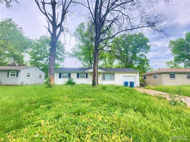 1437 Farmview Ave, Saint Louis, MO 63138 - single story home featuring an attached garage