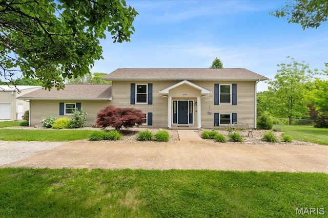 8316 D Rd, Waterloo, IL 62298 - split foyer home with a front yard