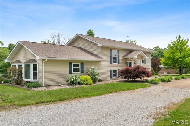 8316 D Rd, Waterloo, IL 62298 - view of front of house featuring roof with shingles and a front yard