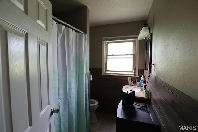 1507 Vine St, Poplar Bluff, MO 63901 - full bathroom featuring toilet, a wainscoted wall, vanity, a textured ceiling, and a shower with shower curtain