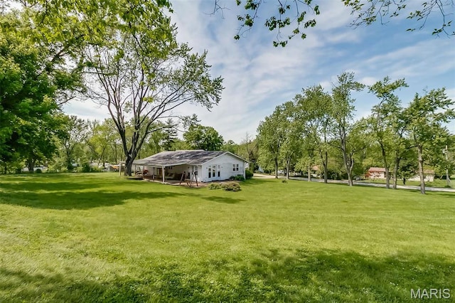 128 Cumberland Ave, Maryland Heights, MO 63043 - view of green lawn