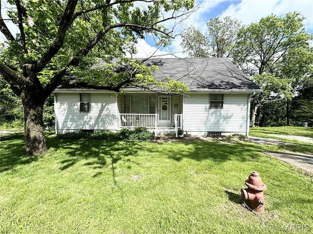 view of front facade with covered porch and a front yard