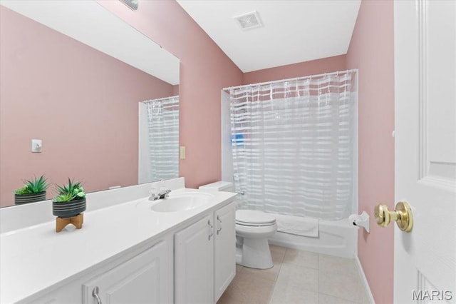 full bathroom with toilet, vanity, tile patterned floors, baseboards, and shower / tub combo with curtain