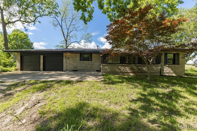701 Hillsboro Rd, Farmington, MO 63640 - ranch-style home with a garage, crawl space, driveway, a front yard, and stone siding