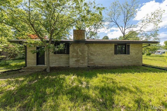 701 Hillsboro Rd, Farmington, MO 63640 - rear view of property featuring a chimney and a lawn
