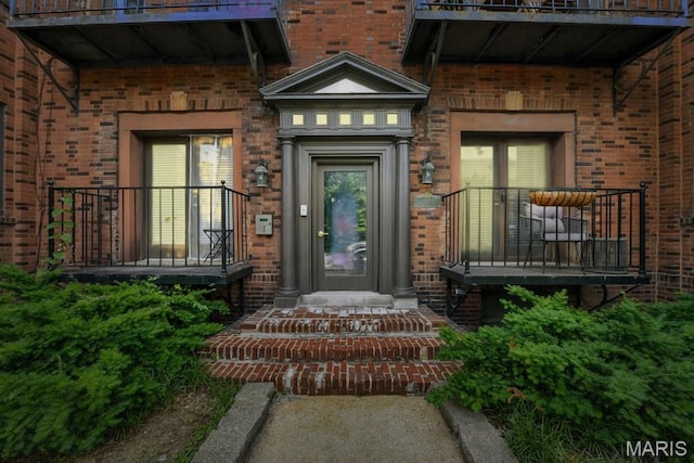 10 N Taylor Ave # 1S, Saint Louis, MO 63108 - doorway to property with brick siding