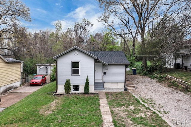 view of front of home with a front lawn, driveway, and entry steps