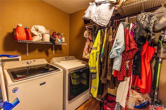 211 E Elm, Bertrand, MO 63823 - laundry room featuring washer and dryer, wood finished floors, and a textured ceiling