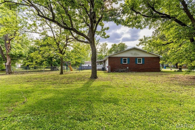 211 E Elm, Bertrand, MO 63823 - view of yard