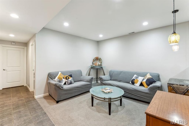 4349 Washington Blvd, Saint Louis, MO 63108 - living room featuring recessed lighting and baseboards