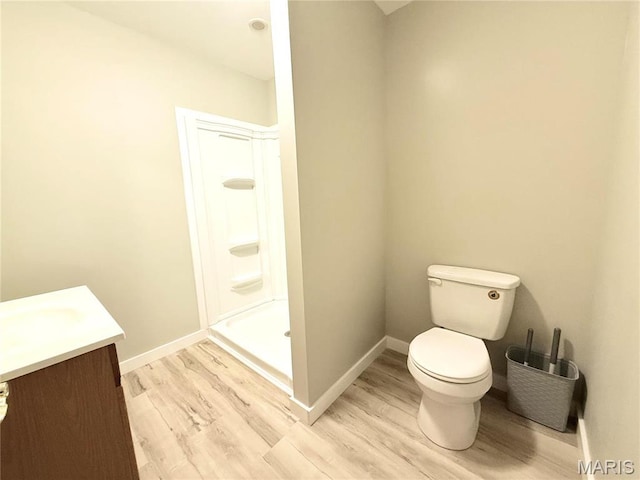 1307 Pike Dr, Bismarck, MO 63624 - full bathroom with wood finished floors, toilet, baseboards, and vanity