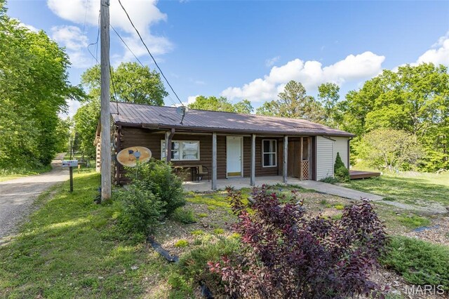 1307 Pike Dr, Bismarck, MO 63624 - view of front of property with a front lawn and metal roof
