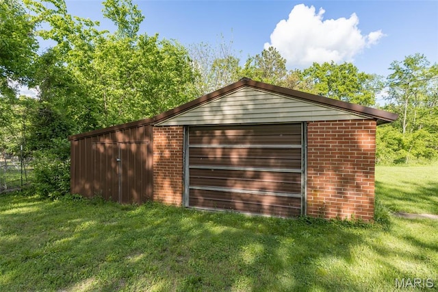 1307 Pike Dr, Bismarck, MO 63624 - view of outbuilding featuring driveway
