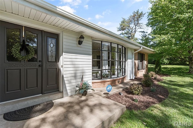 1 Woodoaks Trl, Saint Louis, MO 63124 - property entrance featuring a yard