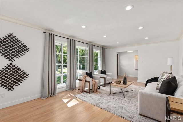 1 Woodoaks Trl, Saint Louis, MO 63124 - living room featuring ornamental molding, recessed lighting, wood finished floors, and baseboards