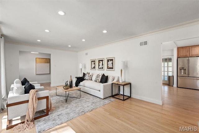 1 Woodoaks Trl, Saint Louis, MO 63124 - living area featuring recessed lighting, crown molding, light wood-style floors, and baseboards