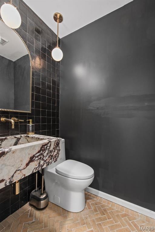 1 Woodoaks Trl, Saint Louis, MO 63124 - bathroom with toilet and tile walls