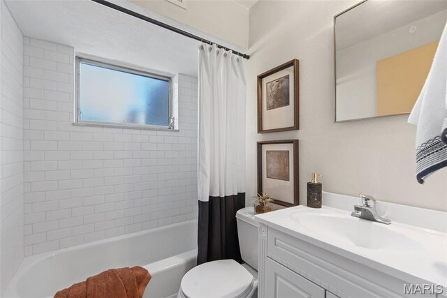 1 Woodoaks Trl, Saint Louis, MO 63124 - full bathroom with vanity, toilet, and shower / bath combination with curtain