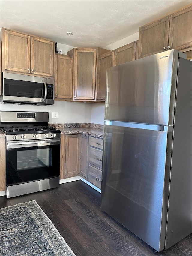 3985 Lakeshore Dr, New Haven, MO 63068 - kitchen featuring stainless steel appliances, dark wood finished floors, and dark countertops