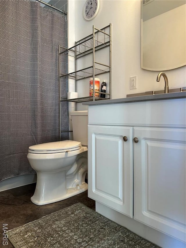 3985 Lakeshore Dr, New Haven, MO 63068 - full bath featuring toilet, vanity, and a shower with shower curtain