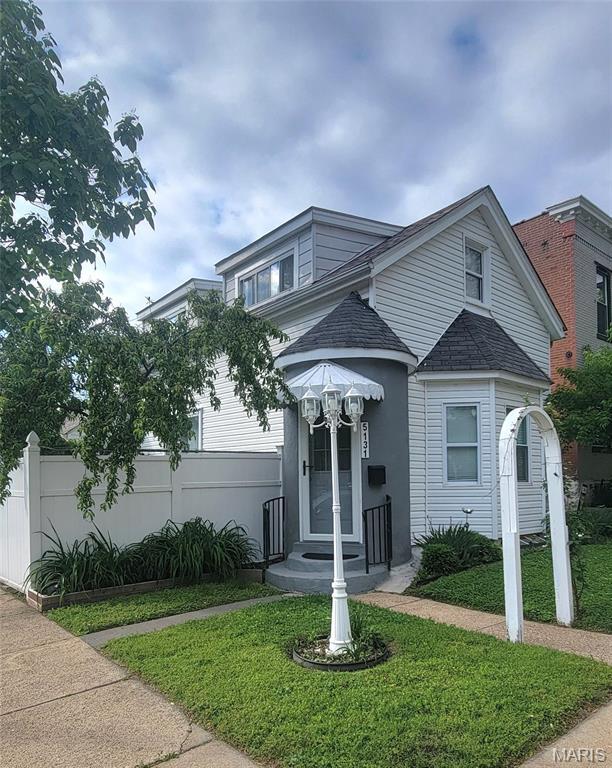 view of front of house with a shingled roof