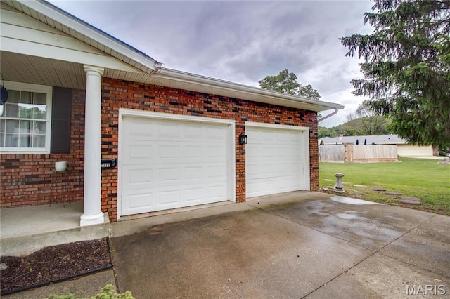 2332 Chadwick Dr, Alton, IL 62002 - garage with driveway