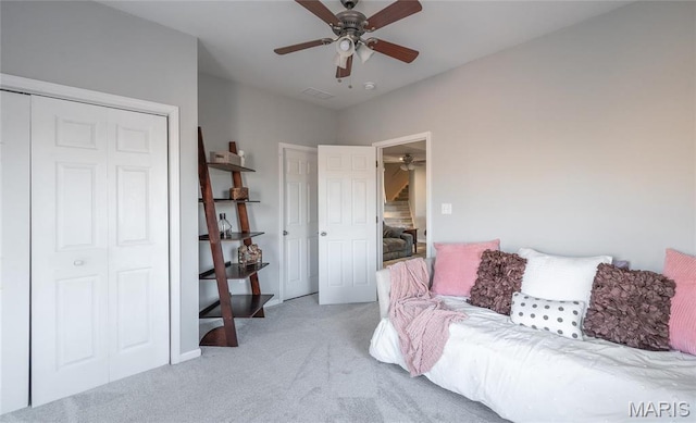 living room featuring ceiling fan and carpet