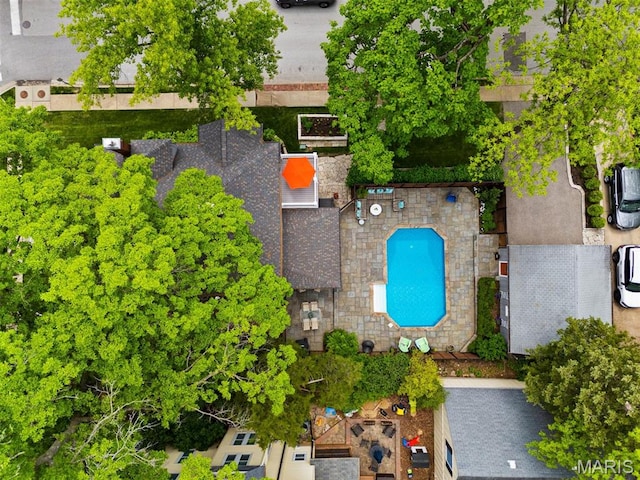 drone / aerial view of a pool area