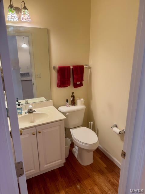 650 Legends View Dr, Eureka, MO 63025 - bathroom featuring wood finished floors, toilet, vanity, and baseboards