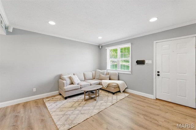 living area featuring ornamental molding, light wood finished floors, baseboards, and recessed lighting