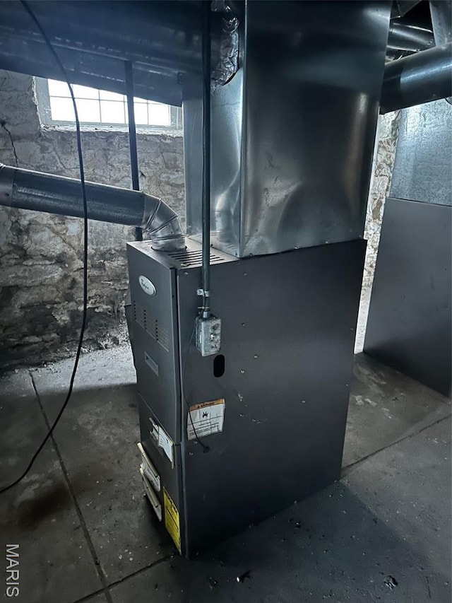 3636 Arkansas Ave, Saint Louis, MO 63118 - utilities with heating unit