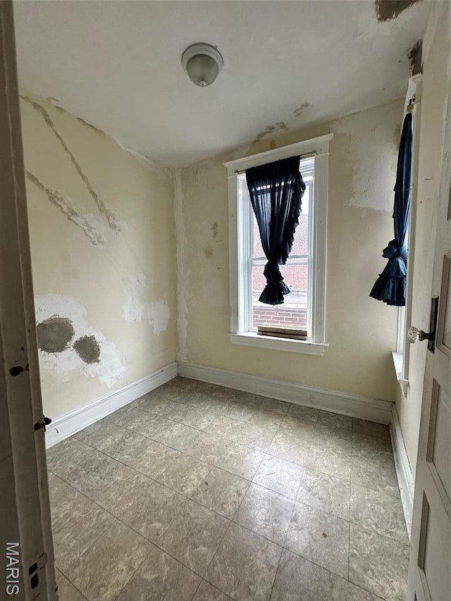 3636 Arkansas Ave, Saint Louis, MO 63118 - spare room with baseboards
