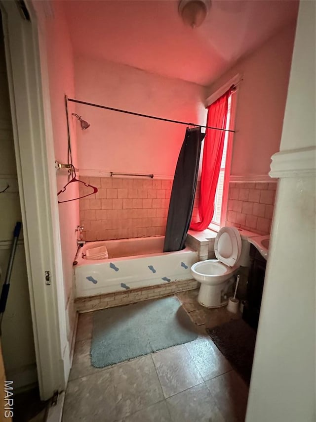 3636 Arkansas Ave, Saint Louis, MO 63118 - full bathroom with toilet, tile walls, shower / bathtub combination with curtain, and wainscoting