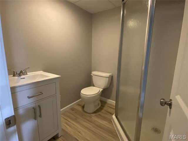 236 Mohawk Dr, Cape Girardeau, MO 63701 - bathroom featuring a shower stall, wood finished floors, toilet, vanity, and baseboards