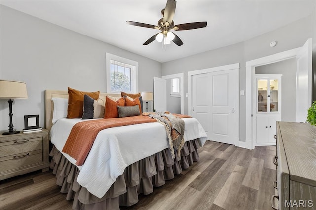 4020 Neosho St, Saint Louis, MO 63116 - bedroom with dark wood-style floors, a closet, and a ceiling fan