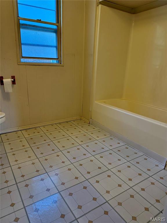 full bathroom with toilet