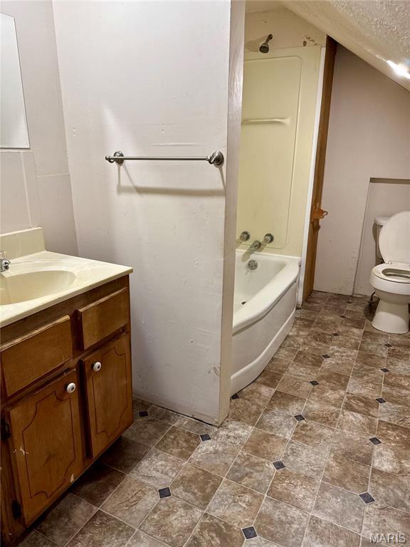 full bath with vanity, toilet, and washtub / shower combination