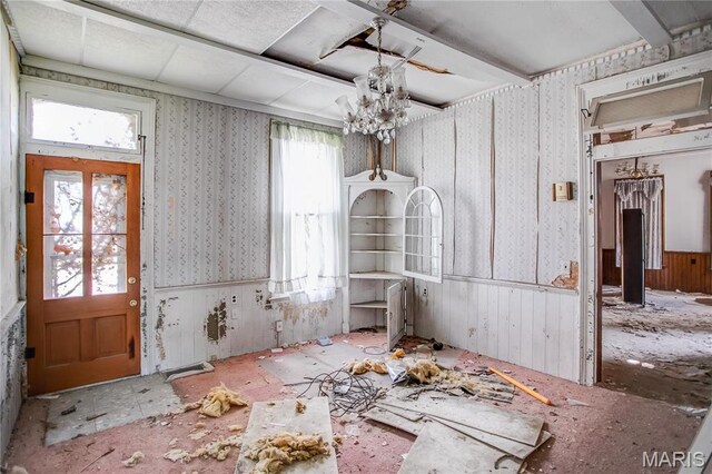212 Franklin St, Hardin, IL 62047 - foyer entrance featuring a wainscoted wall, wallpapered walls, and a chandelier