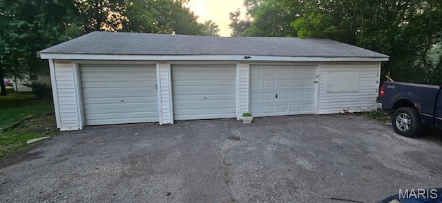 915 Lindsay Ln, Florissant, MO 63031 - photo 2
