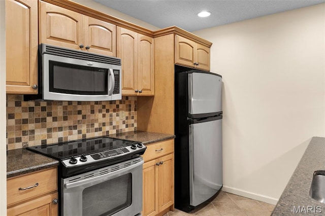 kitchen featuring stainless steel appliances, decorative backsplash, light tile patterned floors, baseboards, and recessed lighting