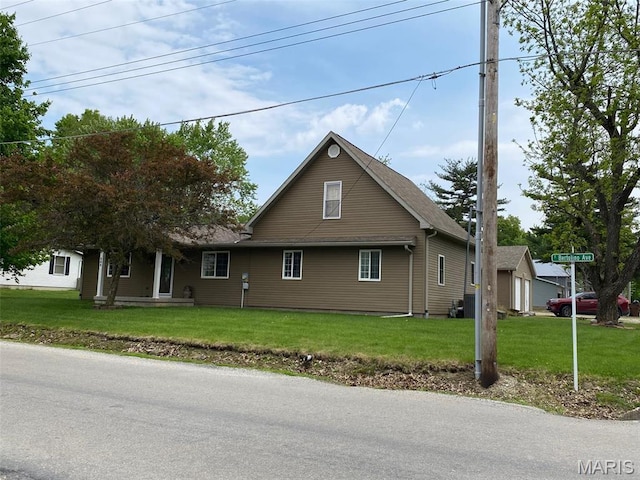 view of front of home with a front lawn