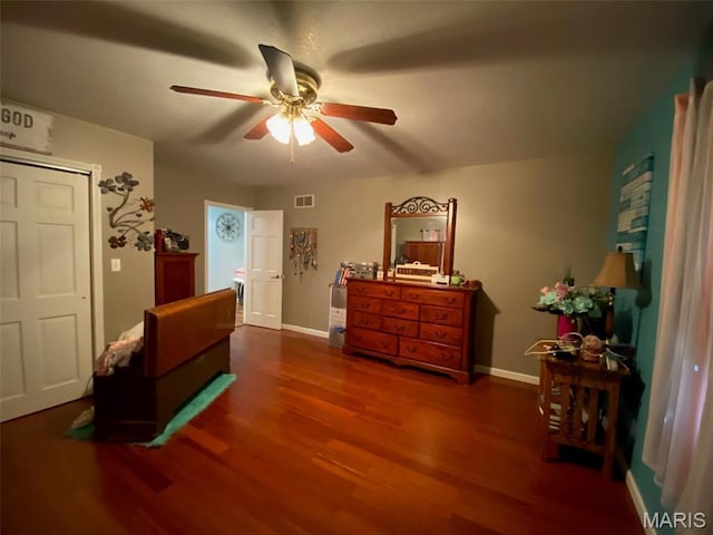 bedroom featuring wood finished floors, baseboards, and a ceiling fan