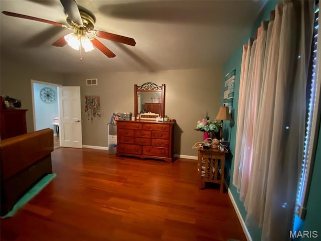 bedroom featuring wood finished floors, baseboards, and a ceiling fan