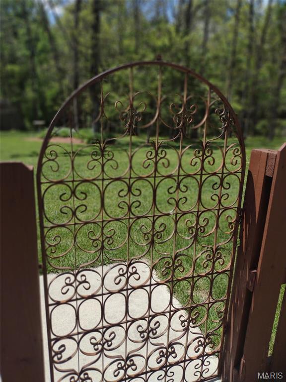 24473 Remington, Lebanon, MO 65536 - view of gate